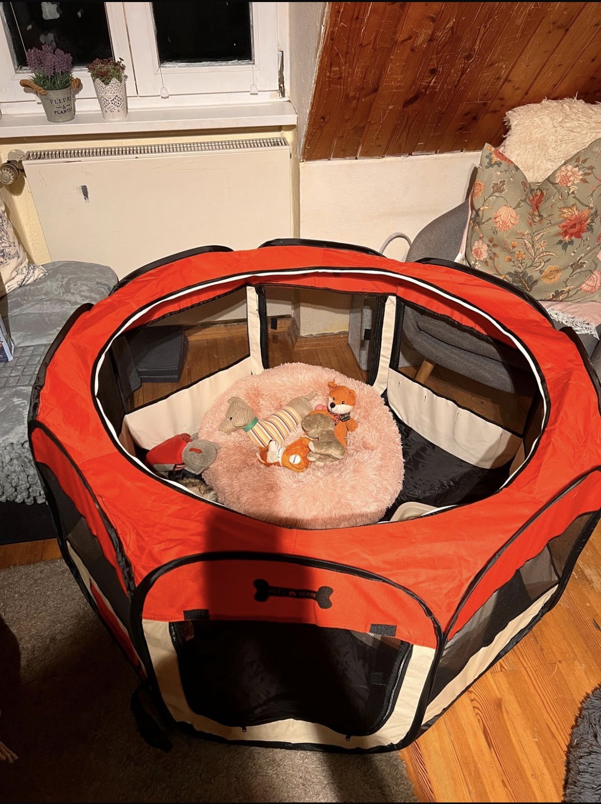 Welpenauslauf mit Kuscheldecke